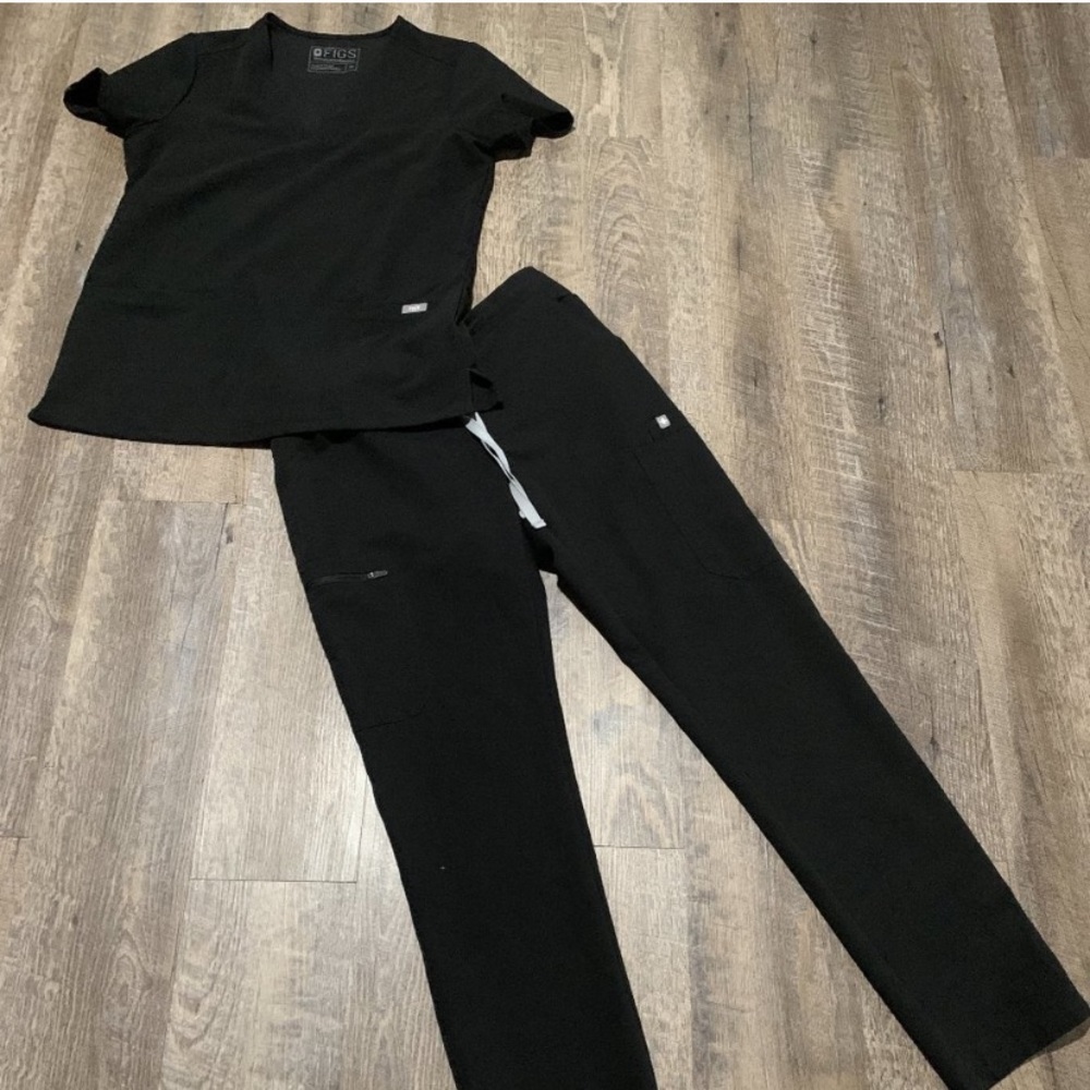 FIGS Scrub Set Black Casma Top,  Yola Skinny Pants